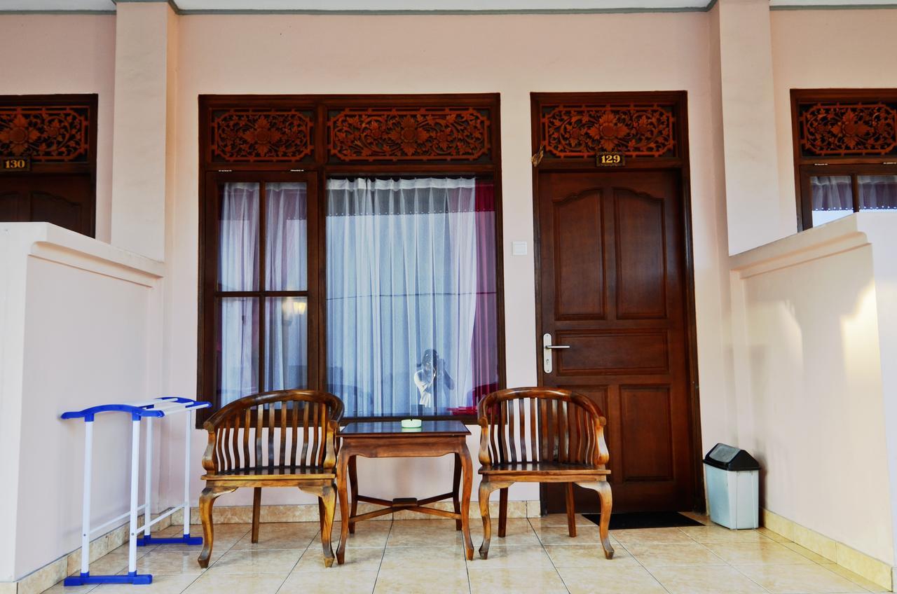Pesona Beach Inn Кута Экстерьер фото