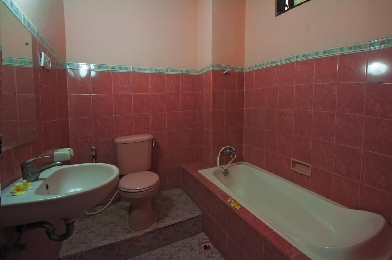 Pesona Beach Inn Кута Экстерьер фото
