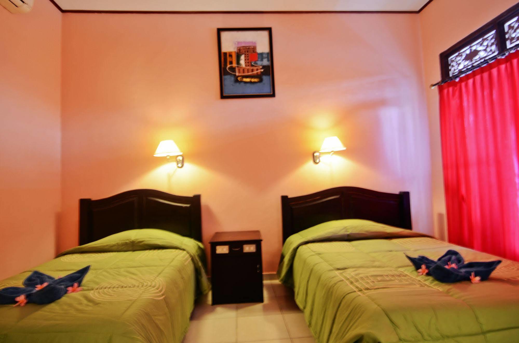 Pesona Beach Inn Кута Экстерьер фото