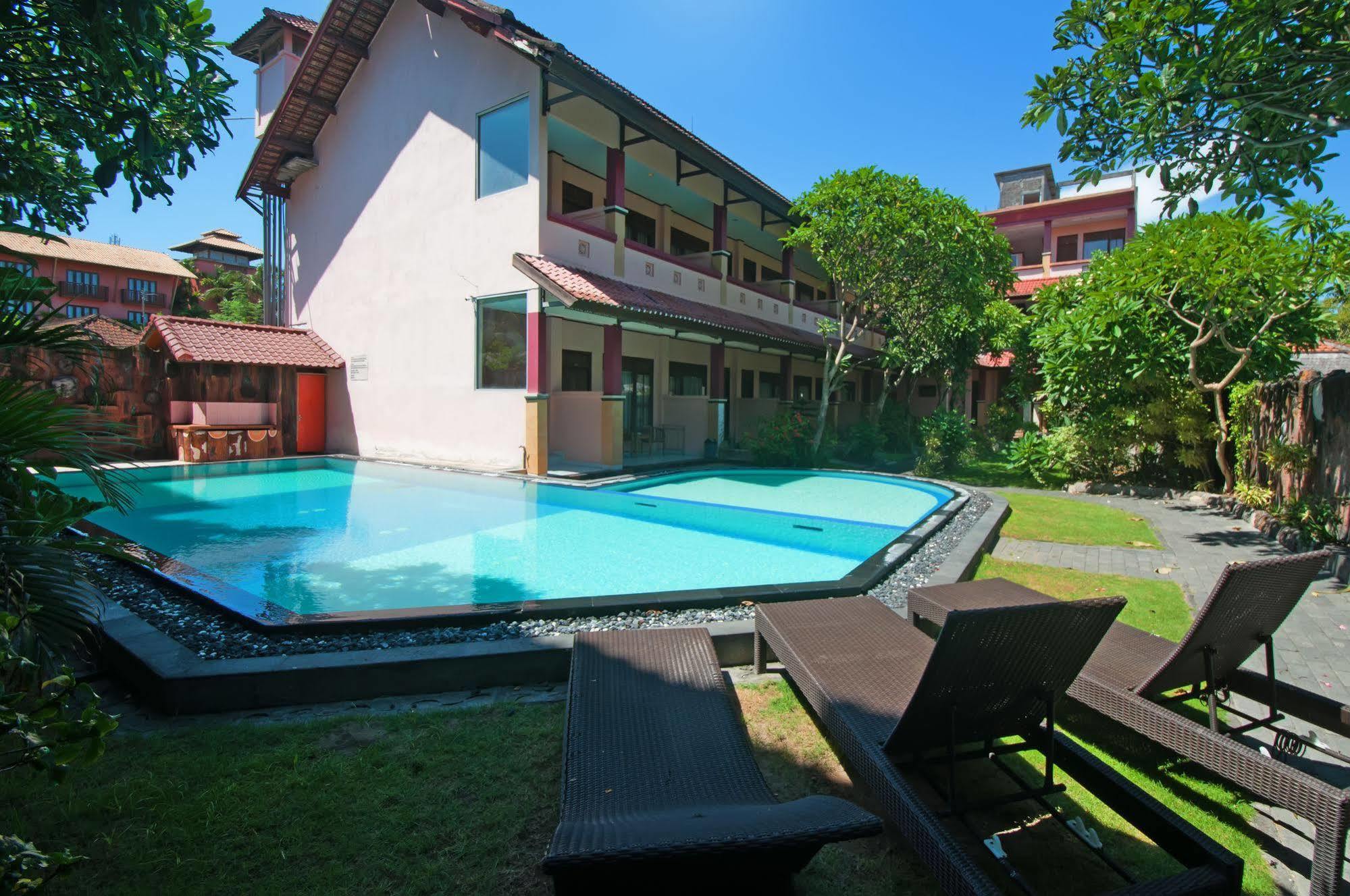 Pesona Beach Inn Кута Экстерьер фото